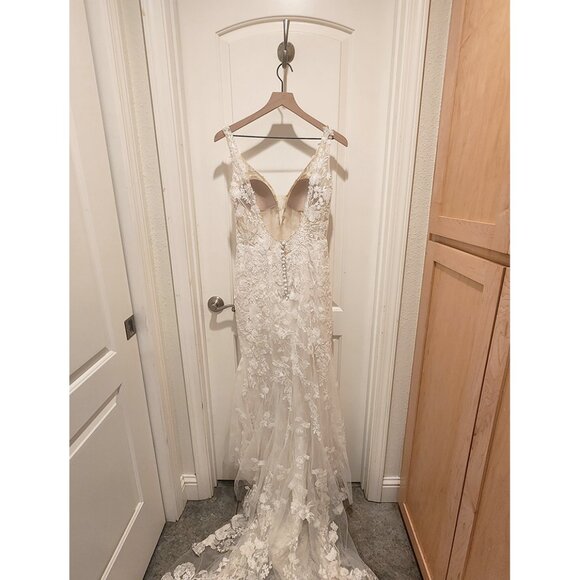 Lillian West Low Back Fit and Flare Lace Wedding Dress in Size 10 - Picture 7 of 10